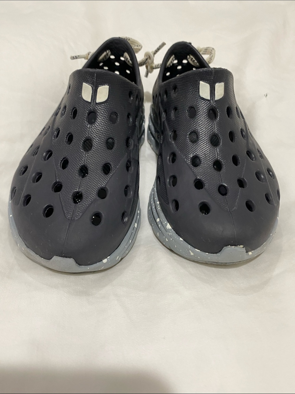Toddler Black and Gray Kanes Size 10